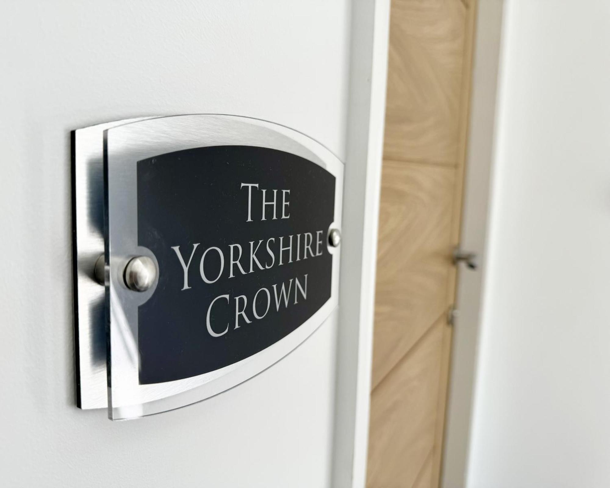The Yorkshire Crown - Luxury Apartment - Free Parking Nearby Harrogate Exterior photo