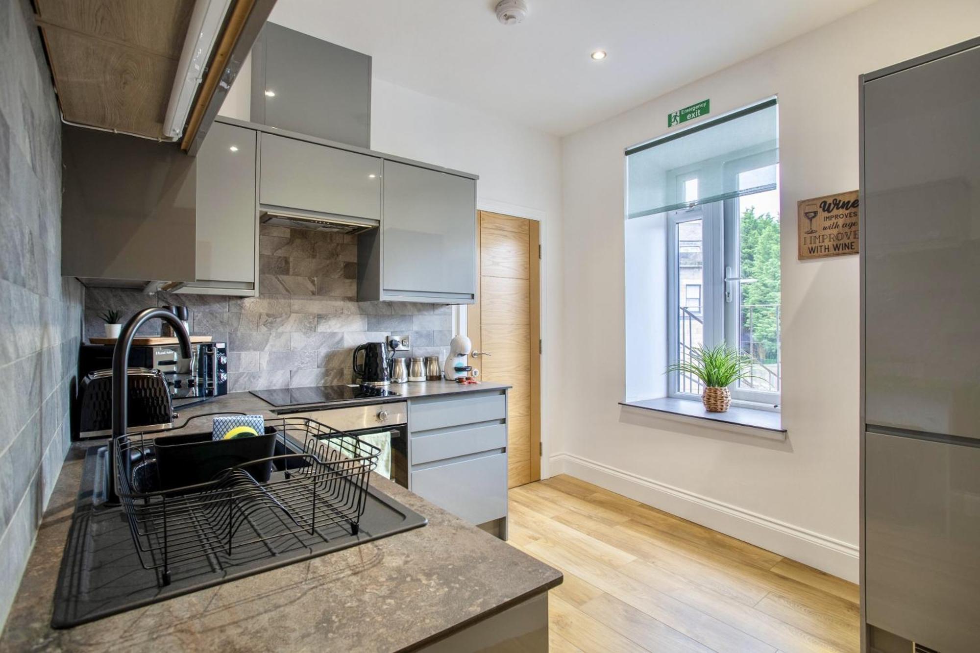 The Yorkshire Crown - Luxury Apartment - Free Parking Nearby Harrogate Exterior photo